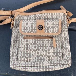 Giani Bernini handbag and matching coin purse